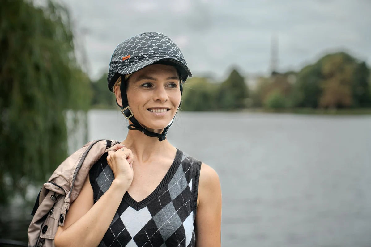 Yakkay Sort Hjelm + Yakkay Paris Shine Signature